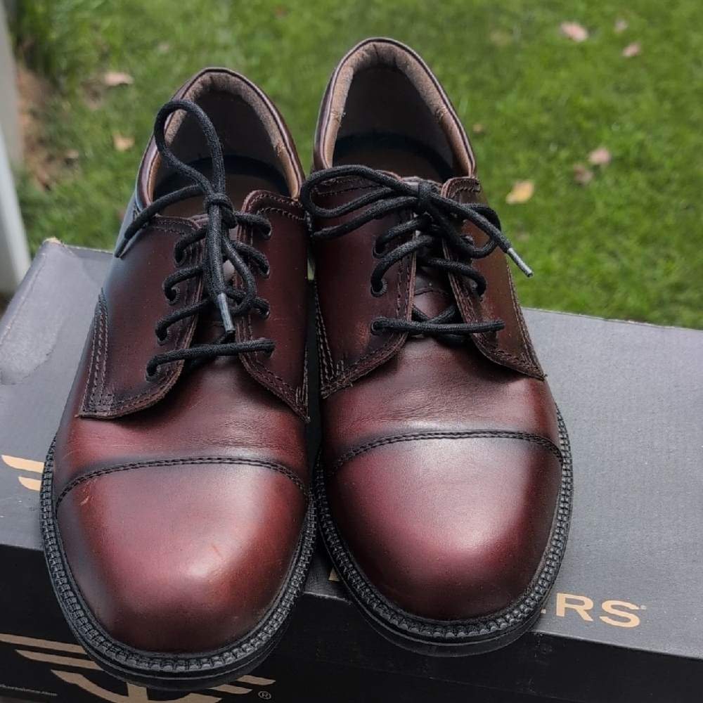 Dockers Men's Burgundy Oxford Shoes - Picture 2 of 8